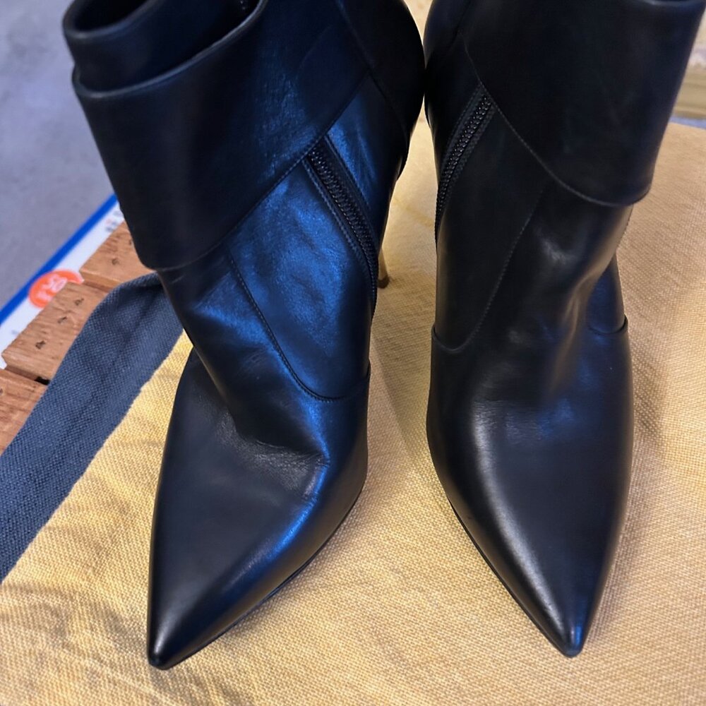 Nicholas Kirkwood Hexagon  Ankle boot in black leather  with a gold tone heel / - Picture 11 of 13